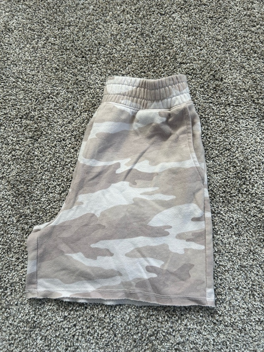 American Eagle Outfitters Tan and Cream Camo Pull-On Athletic Shorts